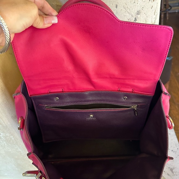 Gorgeous Large Versace Medusa Leather Handbag - Picture 11 of 14